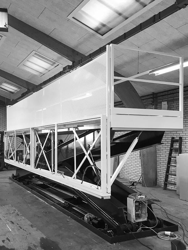 Scissor lift platform with rails